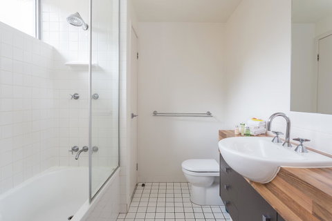 Oxygen Apartments - Kawana Tourism 24
