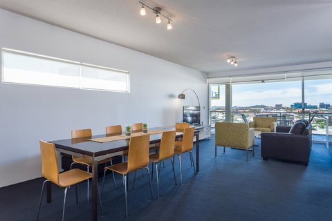 Oxygen Apartments - Kawana Tourism 6