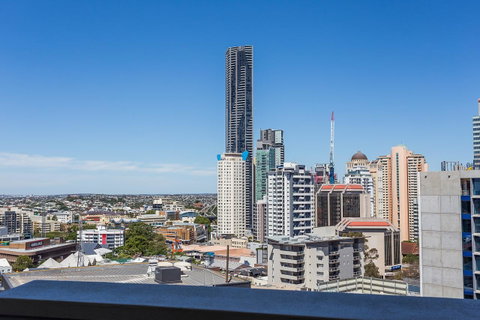 Oxygen Apartments - Kawana Tourism 33