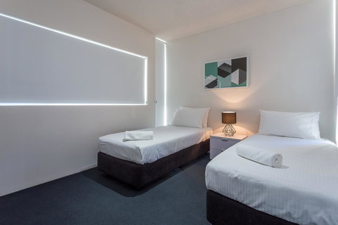 Oxygen Apartments - Kawana Tourism 21