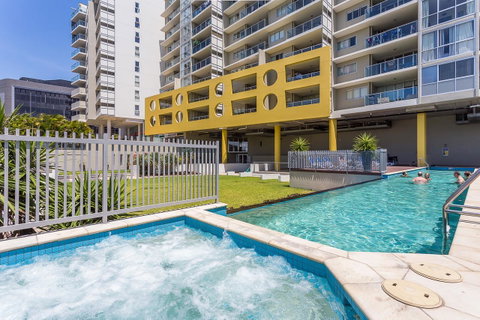 Oxygen Apartments - Kawana Tourism 8