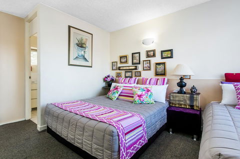 Airport Riverview Motel - Kawana Tourism 10