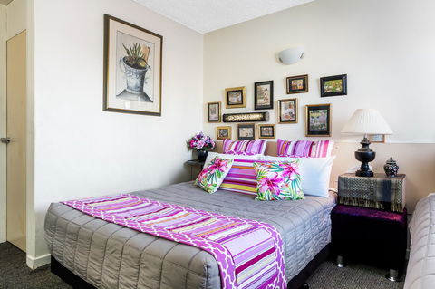 Airport Riverview Motel - Kawana Tourism 5