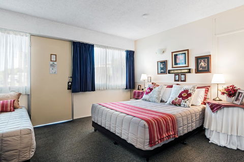 Airport Riverview Motel - Kawana Tourism 11