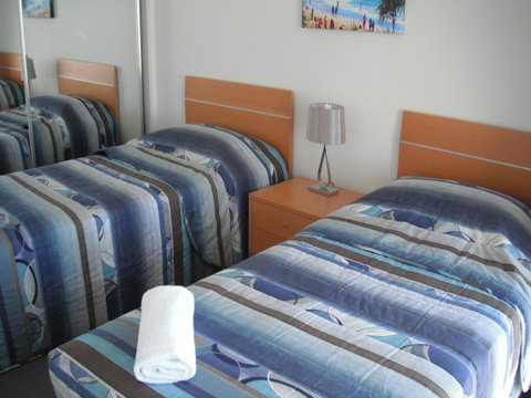 Meridian Alex Beach Apartments - Kawana Tourism 23