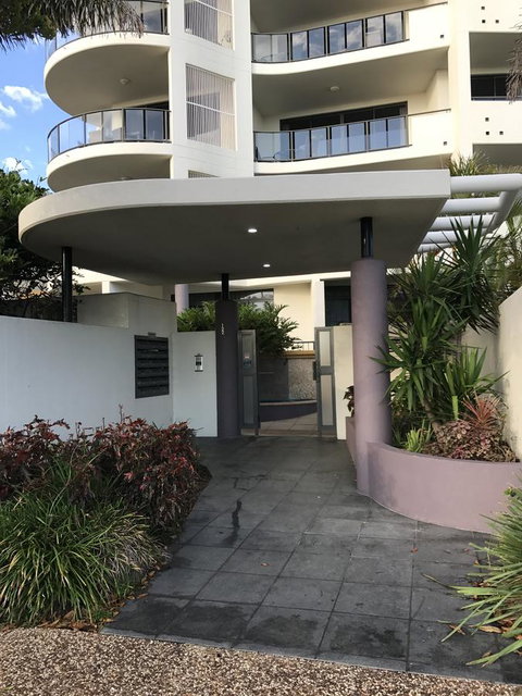 Meridian Alex Beach Apartments - Kawana Tourism 4