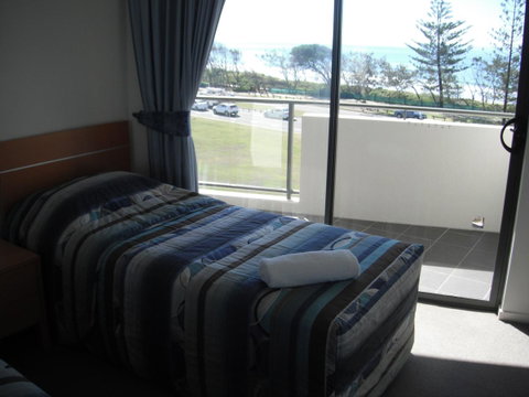 Meridian Alex Beach Apartments - Kawana Tourism 21