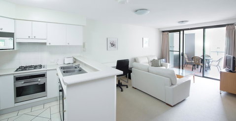 The Oasis Apartments - Kawana Tourism 5