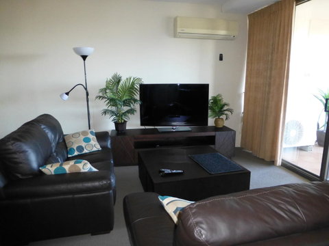 The Oasis Apartments - Kawana Tourism 7
