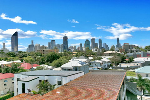 Kangaroo Point Central Hotel & Apartments - Kawana Tourism 0