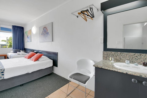 Kangaroo Point Central Hotel & Apartments - Kawana Tourism 13