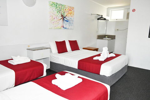 Kangaroo Point Central Hotel & Apartments - Kawana Tourism 1