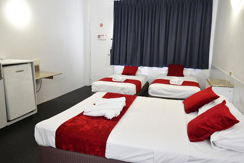 Kangaroo Point Central Hotel & Apartments - Kawana Tourism 2