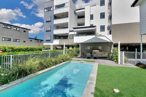 Kangaroo Point Central Hotel & Apartments - Kawana Tourism 5
