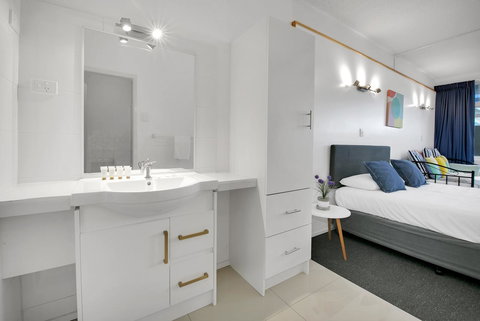 Kangaroo Point Central Hotel & Apartments - Kawana Tourism 11