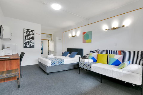 Kangaroo Point Central Hotel & Apartments - Kawana Tourism 12