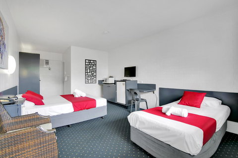 Kangaroo Point Central Hotel & Apartments - Kawana Tourism 21