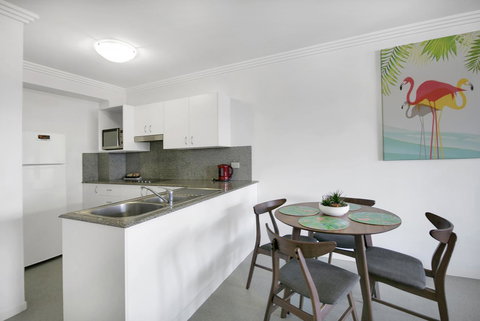 Kangaroo Point Central Hotel & Apartments - Kawana Tourism 28