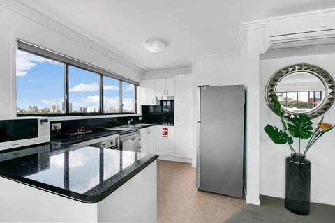 Kangaroo Point Central Hotel & Apartments - Kawana Tourism 9