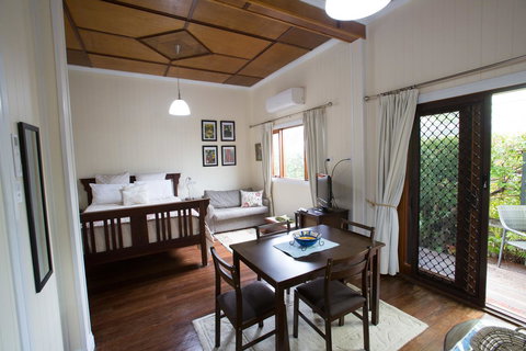 Pale Pacific Holiday Units - Kawana Tourism 21