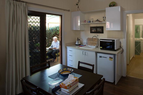 Pale Pacific Holiday Units - Kawana Tourism 26