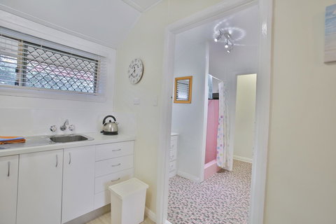 Pale Pacific Holiday Units - Kawana Tourism 30