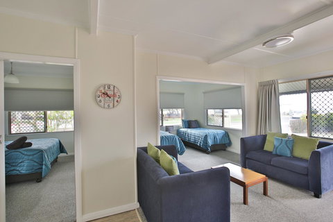 Pale Pacific Holiday Units - Kawana Tourism 12