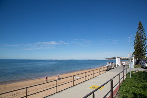 Pale Pacific Holiday Units - Kawana Tourism 3