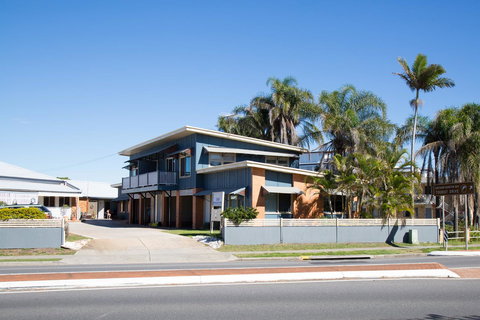 Pale Pacific Holiday Units - Kawana Tourism 1