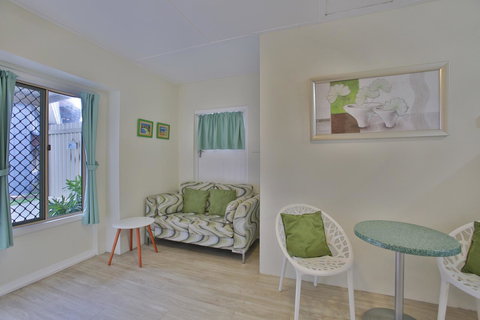 Pale Pacific Holiday Units - Kawana Tourism 18