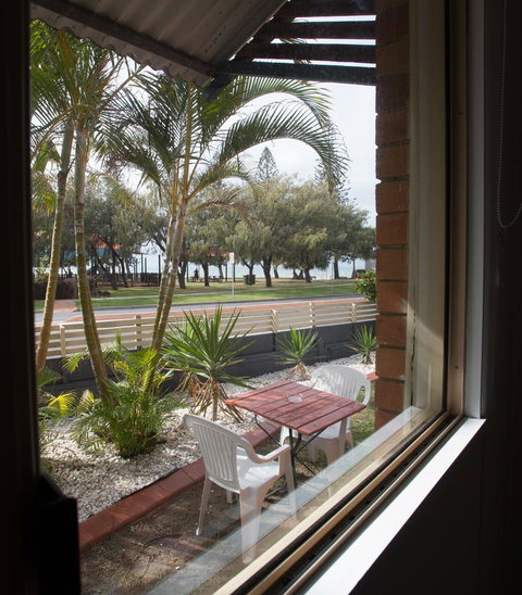 Pale Pacific Holiday Units - Kawana Tourism 25