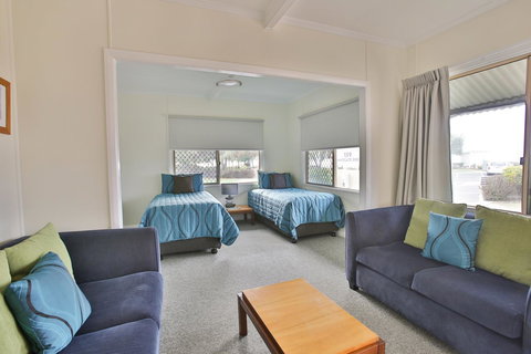 Pale Pacific Holiday Units - Kawana Tourism 11