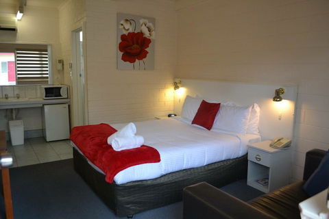 Wattle Motel - Kawana Tourism 0