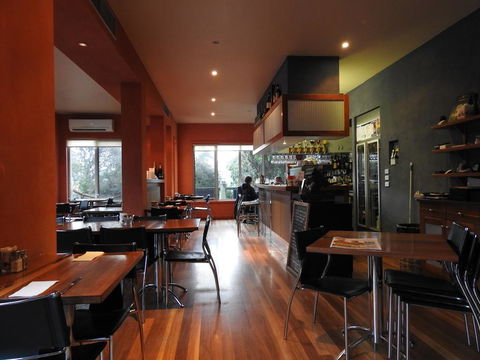 Waves Luxury Suites - Kawana Tourism 1