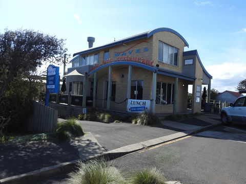 Waves Luxury Suites - Kawana Tourism 2