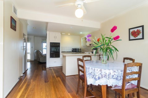 West Lakes Townhouse - Kawana Tourism 2