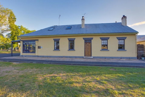 Whites Corner - Kawana Tourism 0
