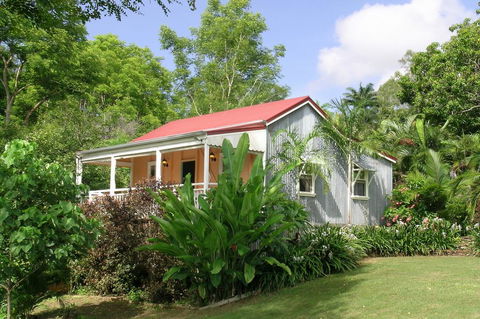 Whitsunday Cane Cutters Cottage - Kawana Tourism 0