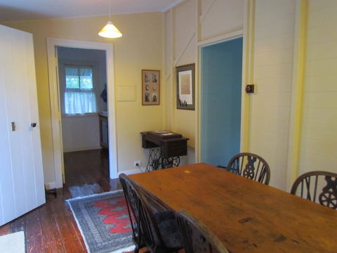Whitsunday Cane Cutters Cottage - Kawana Tourism 3