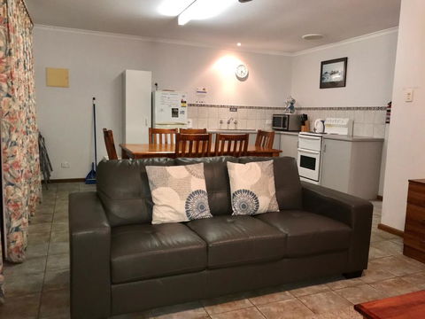 Wintersun Holiday Cottages - Kawana Tourism 0