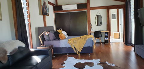 Woodwark Bay Retreat Airlie Beach - Kawana Tourism 0