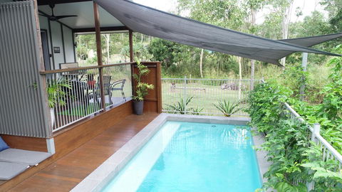 Woodwark Bay Retreat Airlie Beach - Kawana Tourism 1