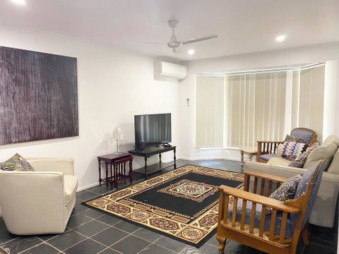 Woorim Secluded Palms Cottage - Kawana Tourism 2