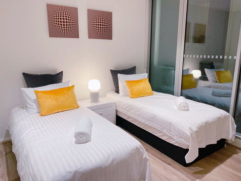 Xu's Residence@888 Collins St - Kawana Tourism 3