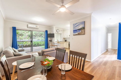 Adriana 4 Open Plan Living With Backyard - Kawana Tourism 2