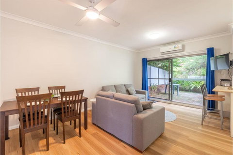Adriana 4 Open Plan Living With Backyard - Kawana Tourism 3