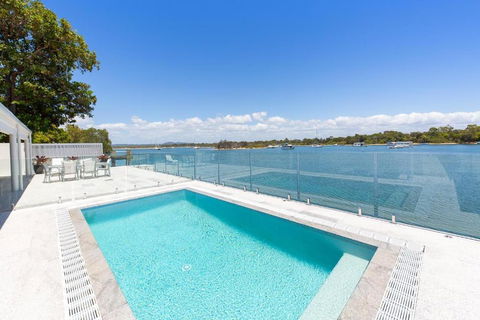 Affordable Riverfront, Pool, Private Pontoon - Kawana Tourism 0