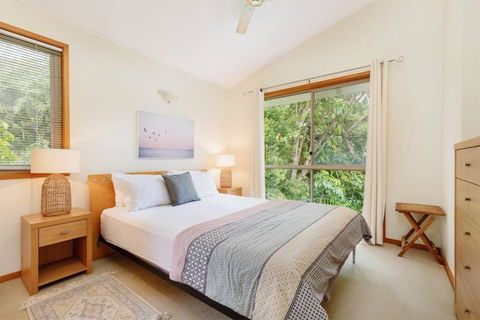 A Beach House - Kawana Tourism 1