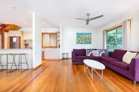 A Beach House - Kawana Tourism 2