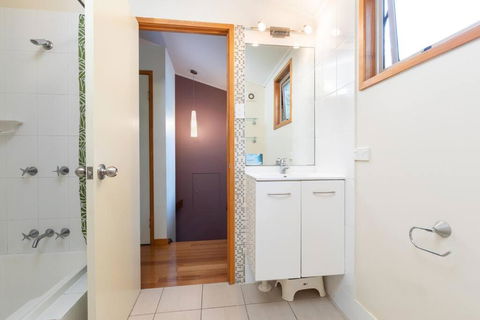 A Beach House - Kawana Tourism 4